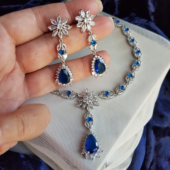 Swarovski Elements Platinum Sapphire Blue Teardrop & Clear Flower Y Necklace NEW - Picture 1 of 17